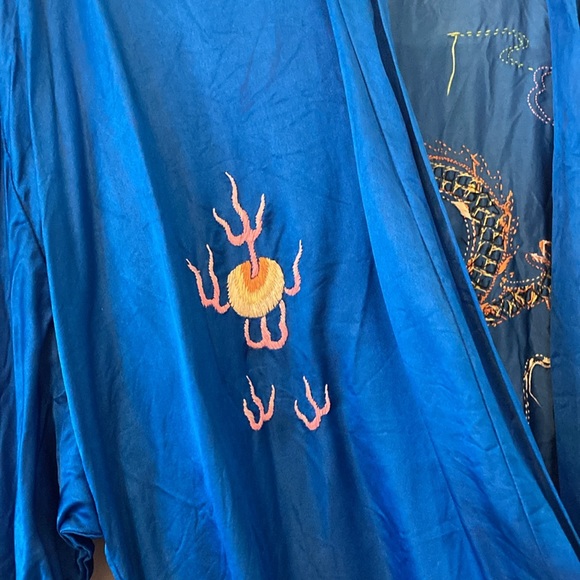 Vintage Chinese silk robe - Picture 2 of 9